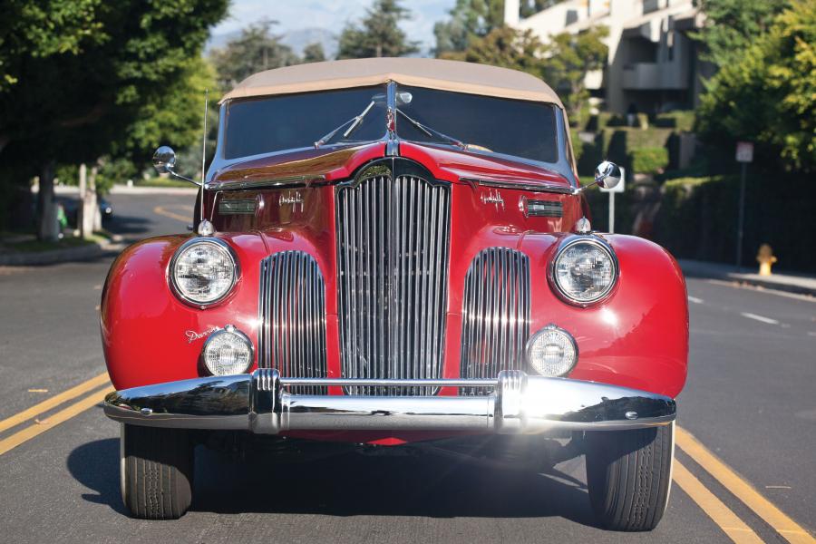  Packard Darrin One-Eighty Convertible Victoria 1941 года  (фото 9 из 19)